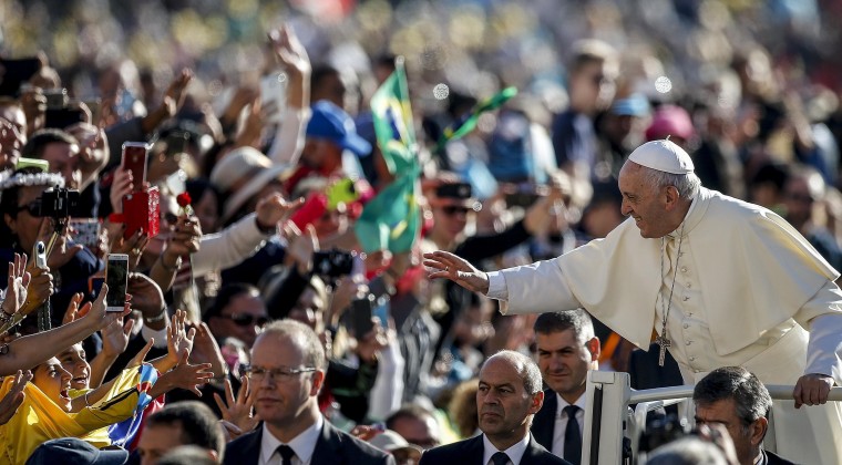 Policía italiana busca a presos que huyeron cuando comían con el papa