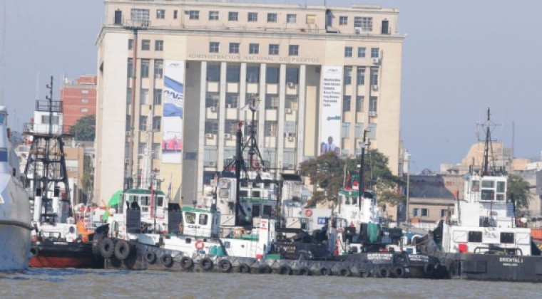 Más de mil contenedores paraguayos varados en puerto de Montevideo