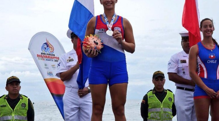 Las medallas vienen al país en embarcación