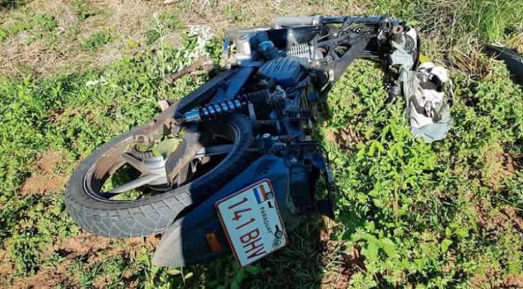 Roce entre camión y motocicleta acaba con la vida del conductor del biciclo