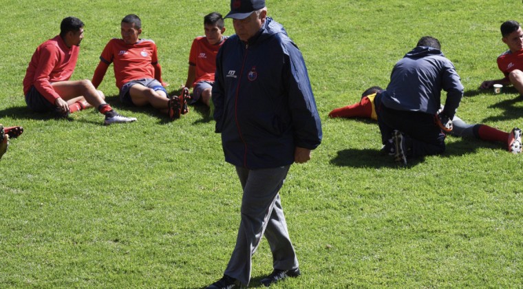 Buscan reemplazante para Ever Almeida