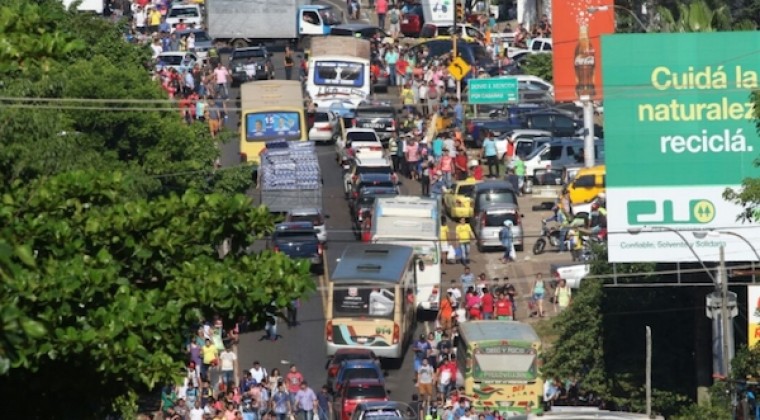 Operativo retorno Caacupé, con buses repletos, tránsito caótico y pasajes más caros