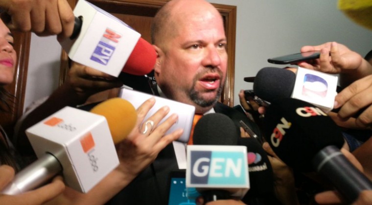 Audios no sirven de nada, insiste abogado de Lippmann