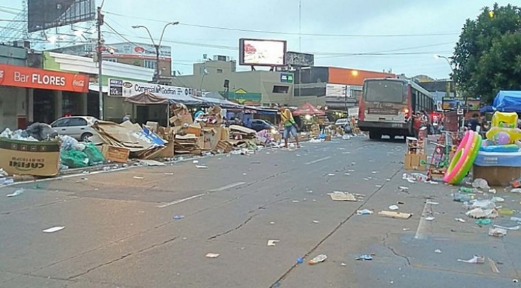 Amenazan con multa a “los reyes” si no se limpian las avenidas comerciales