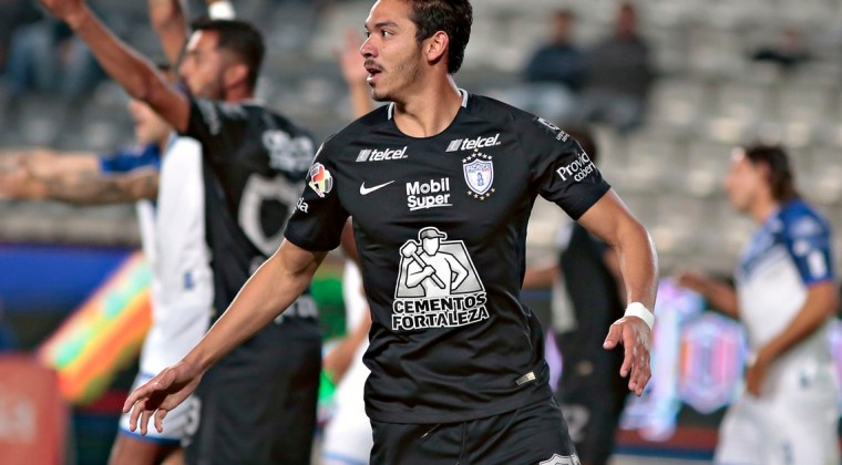 Walter González se luce con un gol en México