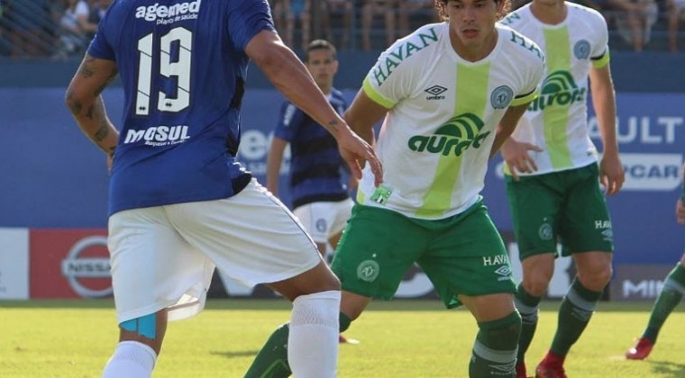 Chapecoense gana con gol de Nery Bareiro