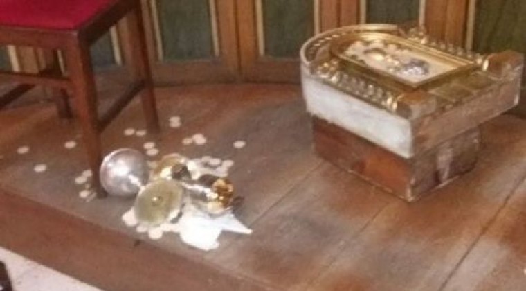 Robo en iglesia de Asunción: llevan copones, patenas y desparraman las hostias