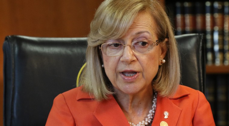 Ministra Pucheta renuncia y se encamina a la Presidencia