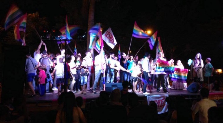 VIDEO | Niños participan del Besatón y Pro vidas pegan el grito al cielo