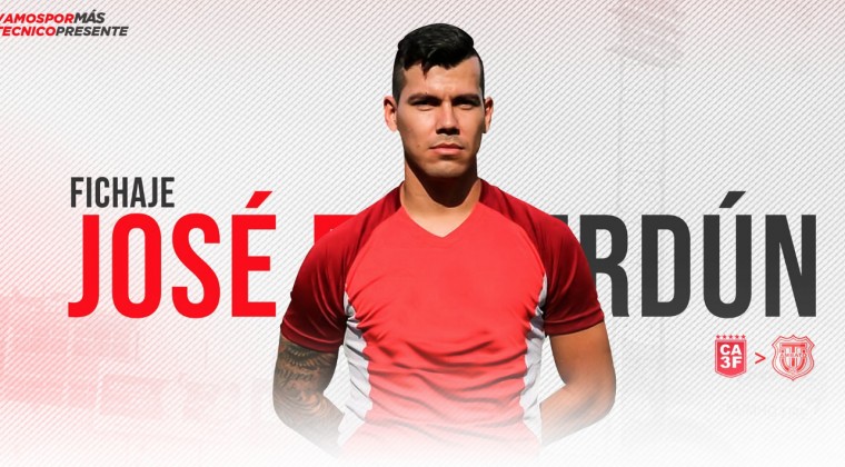 Lo rescatan del barco antes de que este se hunda