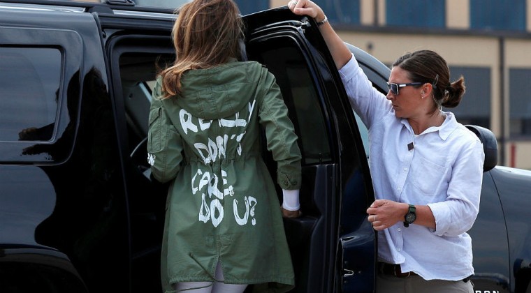 Melania Trump vistió un polémico atuendo para visitar un centro de detención en Texas
