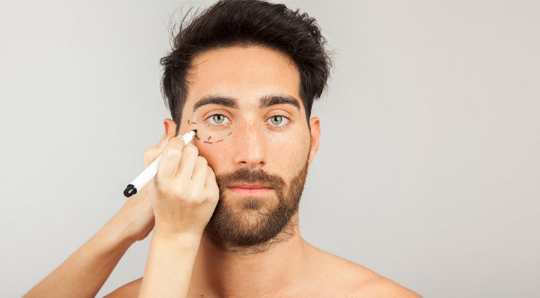 Cada vez más hombres optan por restarse años y no dudan en pasar por el quirófano