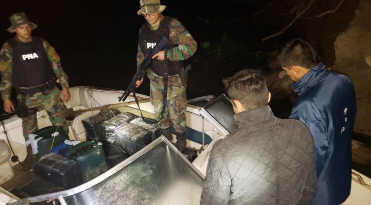 Guardacostas argentinos decomisan marihuana que viajaba desde Paraguay