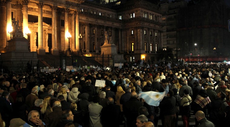 Miles de argentinos piden desafuero de Cristina Fernández