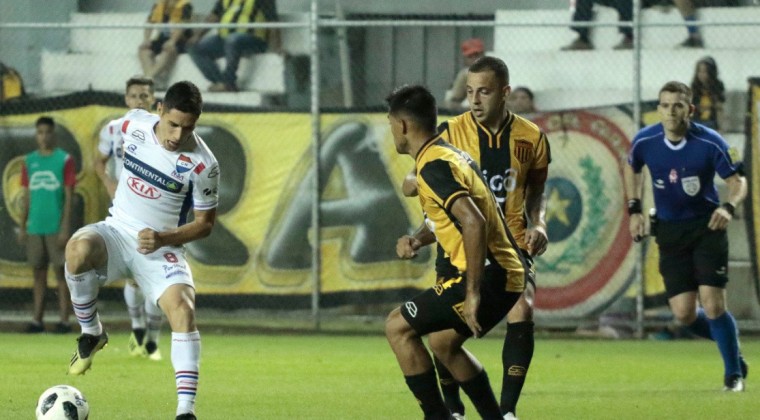 Corren toda la noche sin poder encontrar el arco