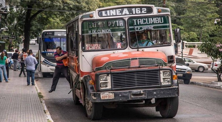 Suba de pasaje y nuevo subsidio: advierten que buses chatarra tomarán las calles