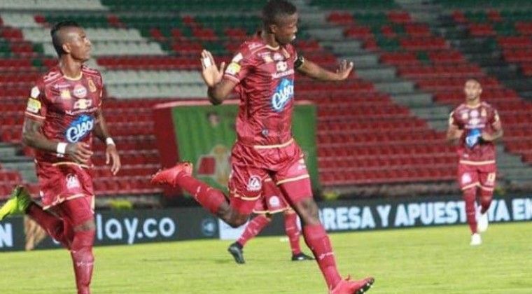 Bandera guaraní en la cima del torneo cafetero