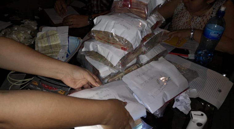 Más de 100.000 dólares en los sofás de Cucho