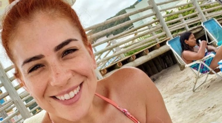 Sin pudor: Nathu González veranea luciendo las marcas del embarazo