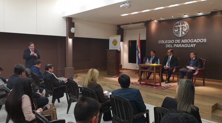 Gremio de abogados decide no pedir la renuncia de Bacchetta