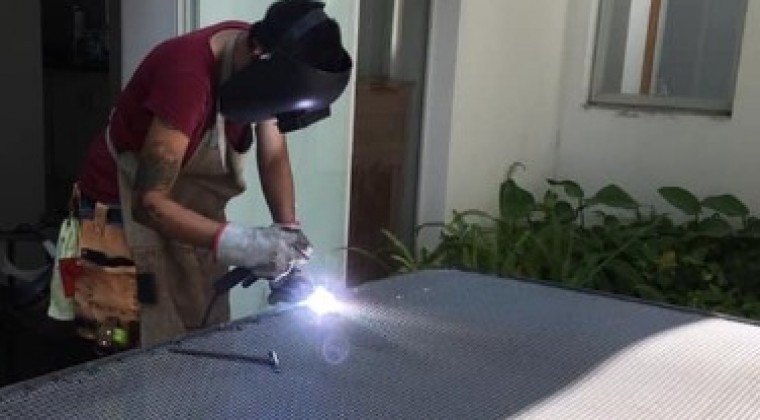 Anima a más mujeres a tomar el destornillador y el martillo y hacer trabajos con la madera y el hierro