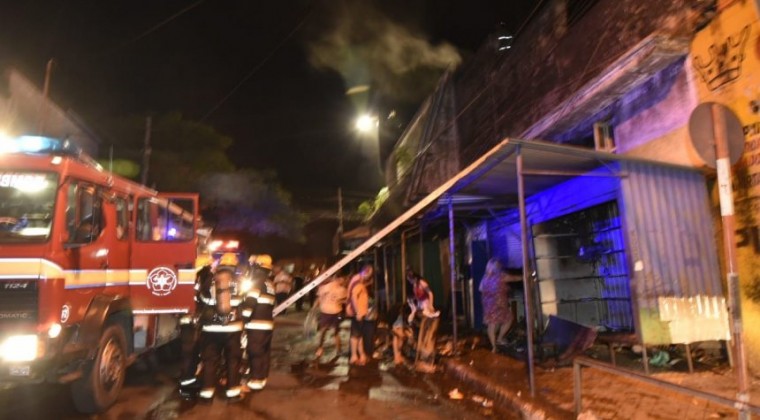 Susto por nuevo incendio en el Mercado 4