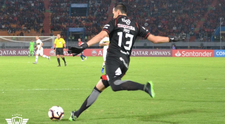 Paraguayo se destaca en la Copa con buenas atajadas