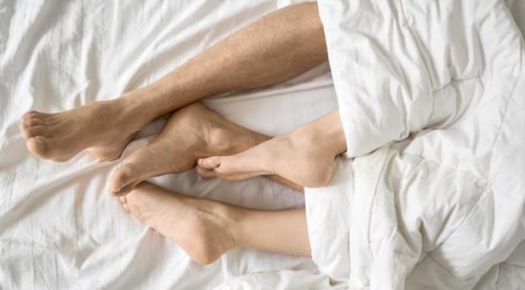 Mujer sufre derrame cerebral cuando le hacían sexo oral y otra una reacción alérgica