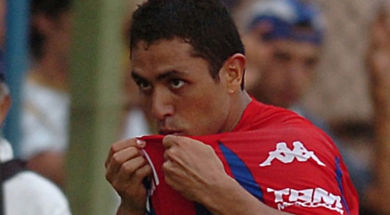 Achucarro vuelve al fútbol para vestir de blanco y negro