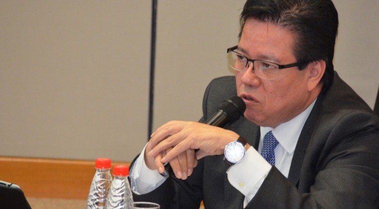 Al mediodía, Abdo define si salva o condena al contralor
