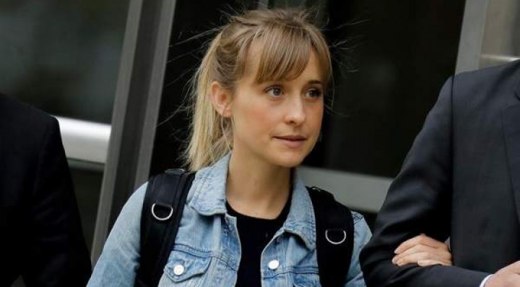 Allison Mack, de “Smallville” se declara culpable en caso de secta sexual Nxivm