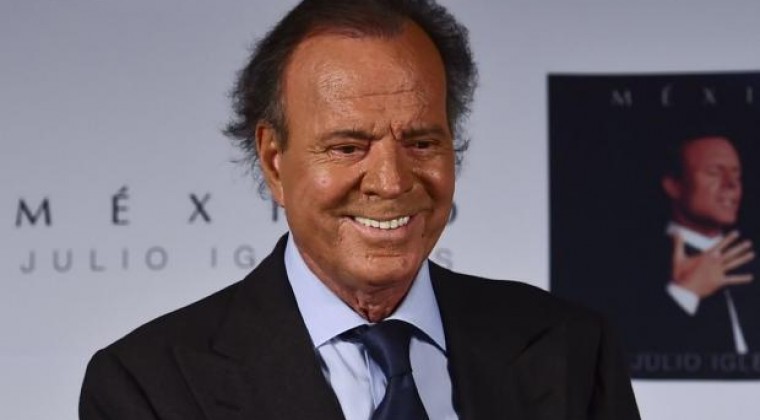¿Julio Iglesias mintió para no ir a los Grammy?: Su foto en una boda dispara polémica