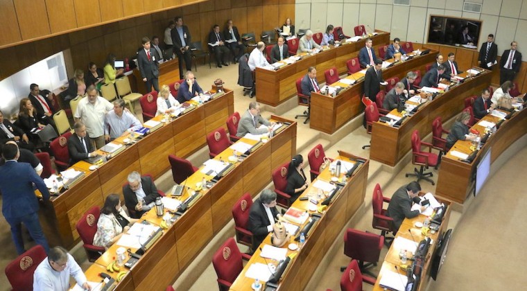 Senado debate hoy desbloqueo con paridad o con urnas electrónicas