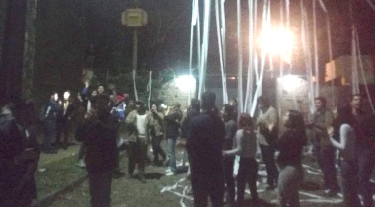 Nuevo escrache por acuerdo bilateral, esta vez frente a la residencia de Mario Abdo