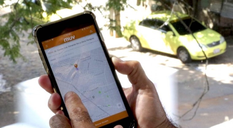 Apoyo ciudadano: Muv y Uber arrasan y taxistas quedan relegados, según encuesta