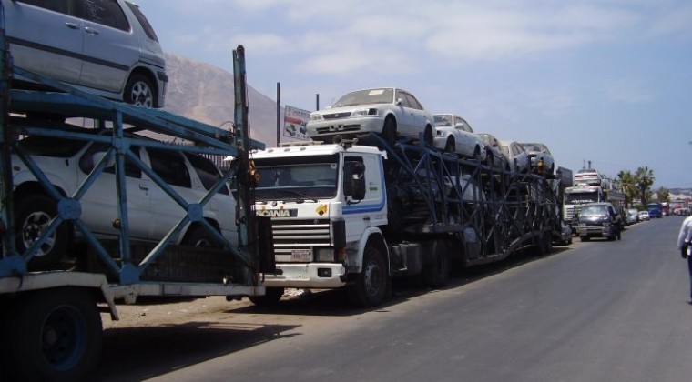 Importadores de usados cerrarán las fronteras con cientos de camiones cigueñas