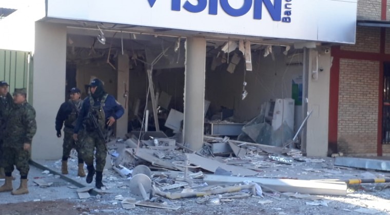 Ministro Villamayor dice estar “sorprendido” por el despliegue y violencia de los asaltabancos