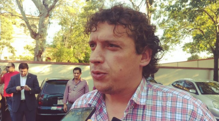 Nano pide a Efraín tomar soda cáustica para echar sus gusanos