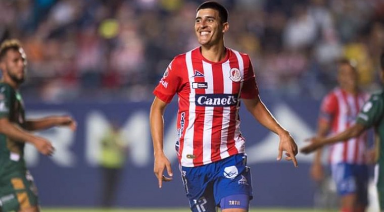 Diego Valdez se luce con tres goles