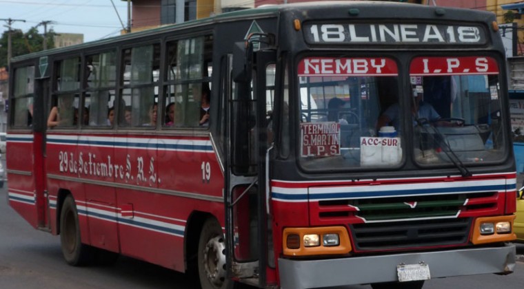 Transportistas molestos advierten con paro si siguen operando buses chatarra