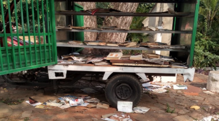 Inadaptados destrozan innovadora biblioteca callejera