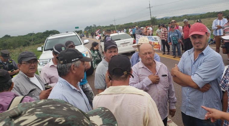 Productores de papa y cebolla protestan: “En el súper venden productos de contrabando”