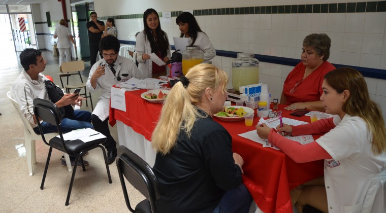 Mujeres corren mayor riesgo cardiovascular por sedentarismo y obesidad, instan a chequeo anual
