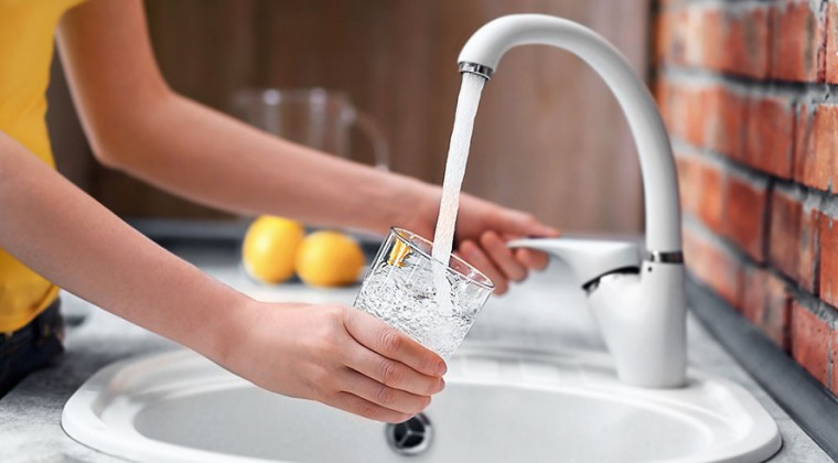 Aguaterías de San Lorenzo siguen suministrando agua contaminada