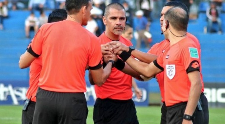 Fue en noviembre también cuando debutó en un superclásico