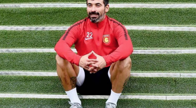 Lavezzi anuncia su retiro del fútbol profesional