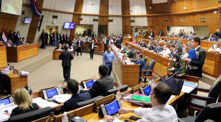 US$ 600 millones en gastos inútiles vs 27 vacunas vitales: el maldito despilfarro público