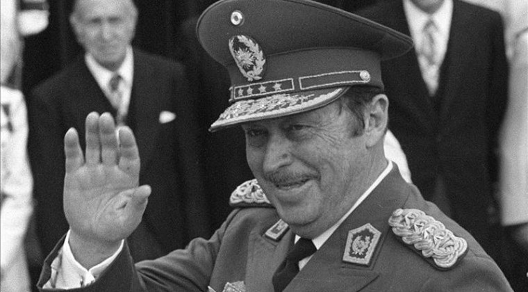 Materia aplazada: por qué en escuelas no enseñan en qué difieren dictadura y democracia