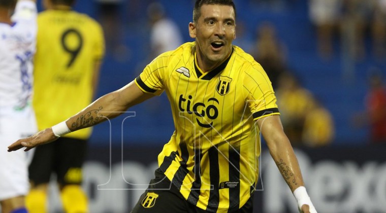Pájaro ruega por sus camisetas: “Tienen un valor sentimental”