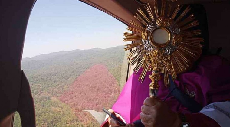 Sacerdotes bendecirán a las familias de Asunción desde un helicóptero